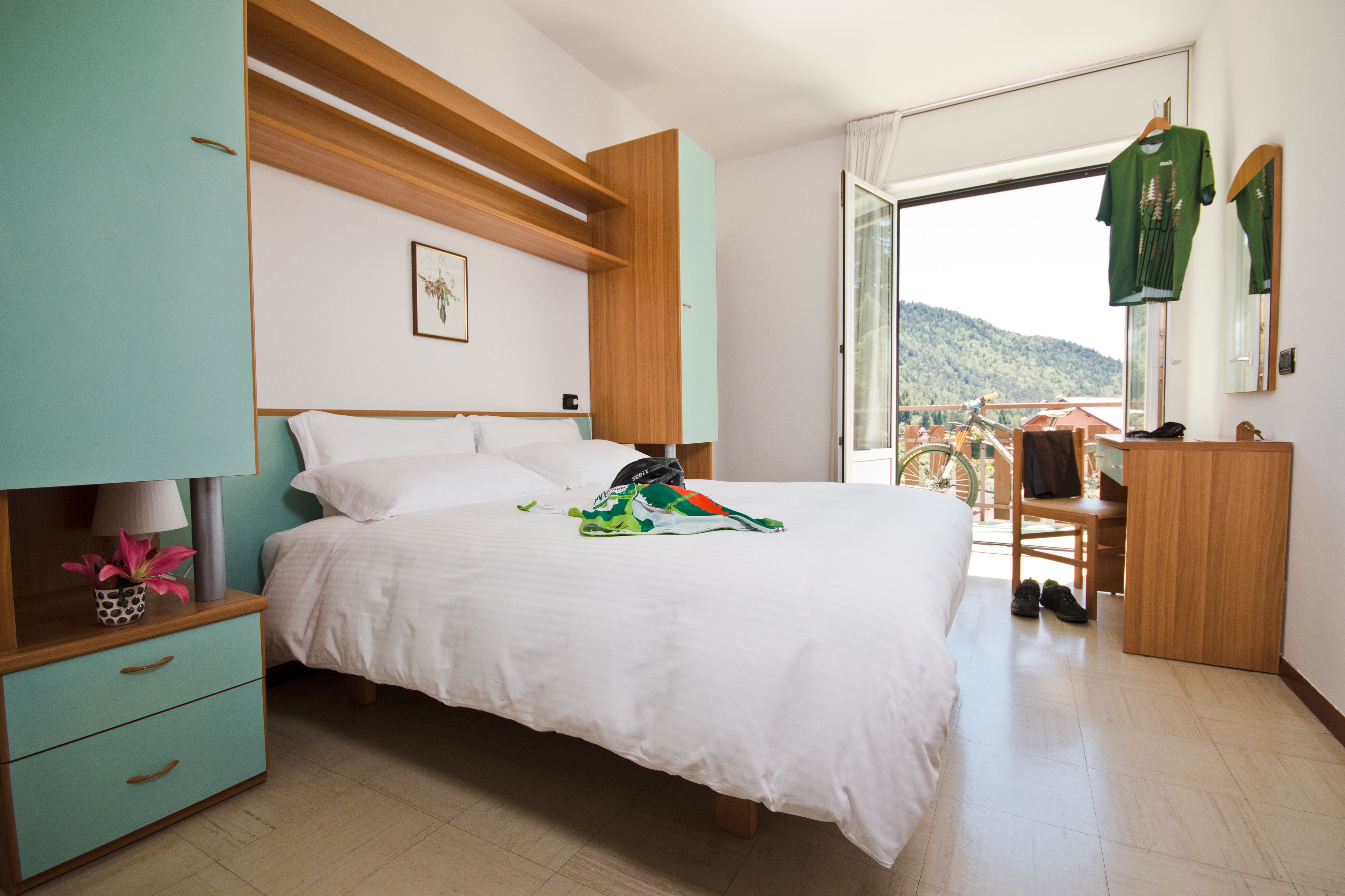 double room | in-room safe, desk, free cots/infant beds, free wifi