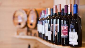 Frühstück, Mittagessen, Abendessen, lokale Küche, Speisen im Freien