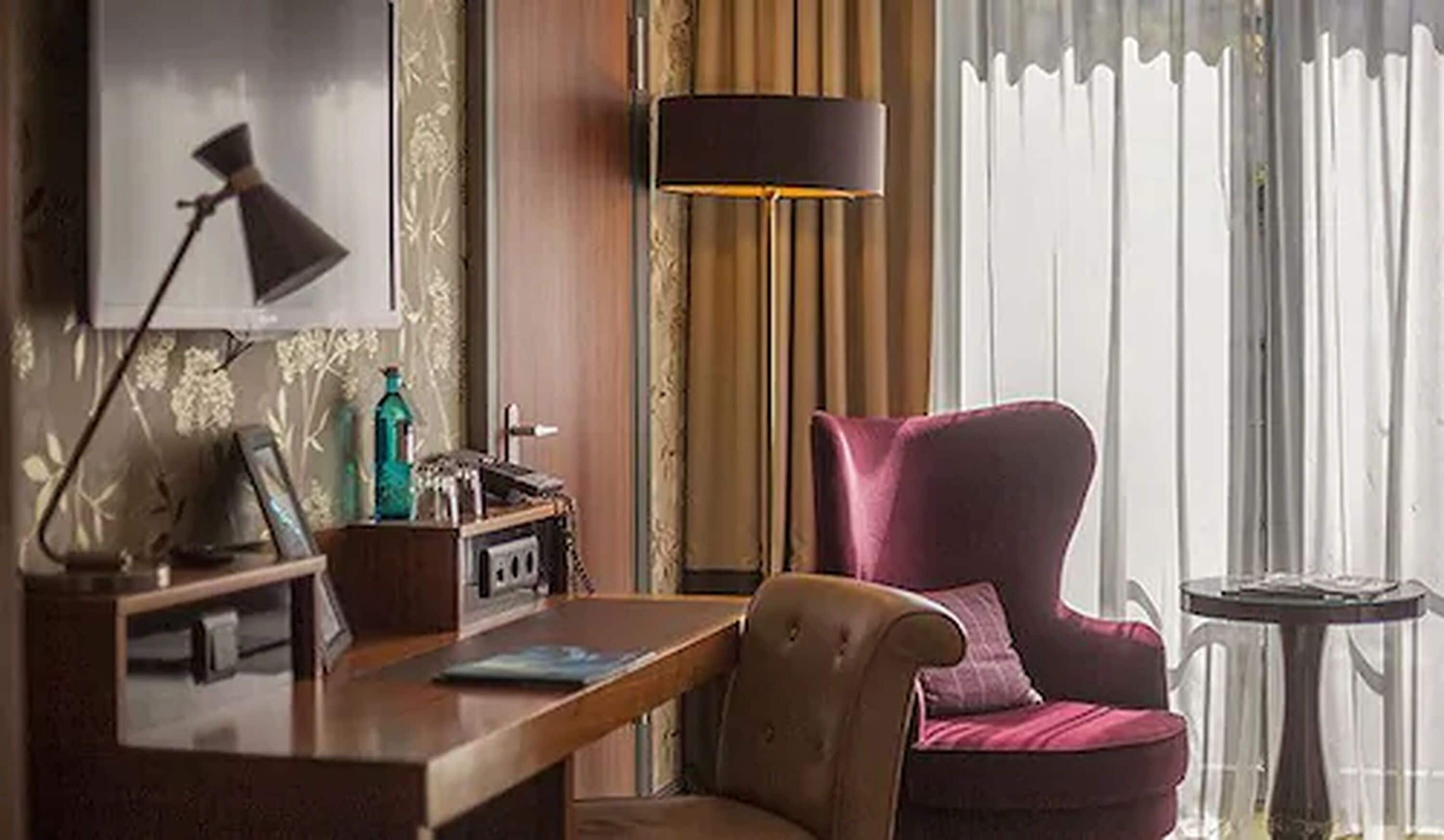 deluxe room | in-room safe, desk, free wifi, bed sheets