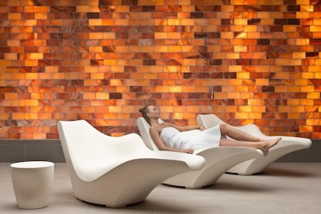 Sauna seca, banheira de hidromassagem, banho turco/hammam