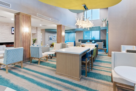 Café da manhã com buffet grátis todos os dias. Holiday Inn Express Hotel & Suites Warner Robins North West by IHG