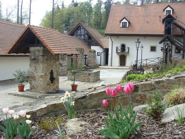 Esterni