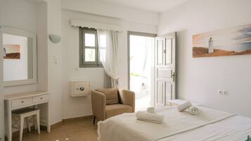 Sviitti (Harmony) | Tallelokero huoneessa, työpöytä, äänieristys, silitysrauta/-lauta