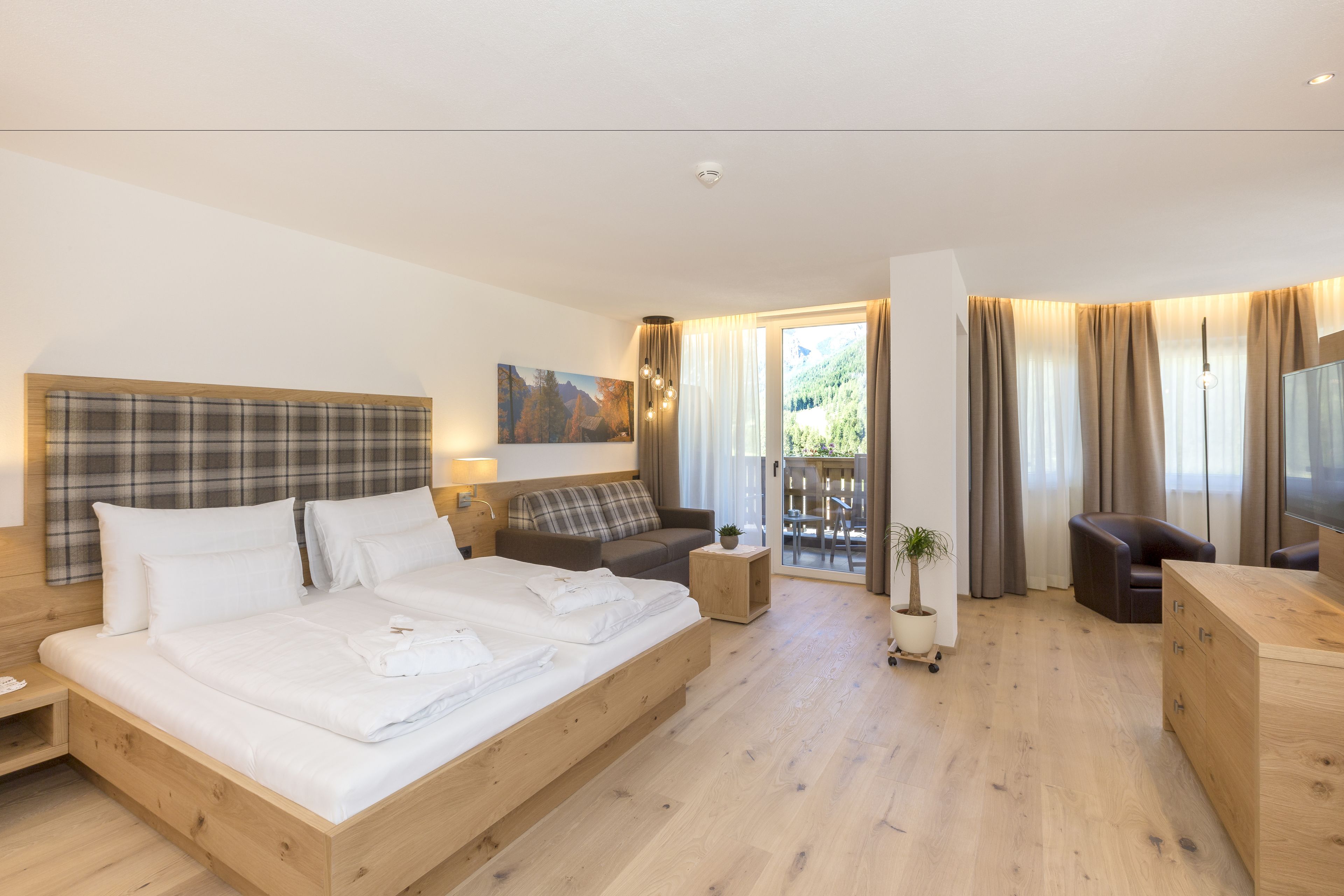 Deluxe Quadruple Room, 1 Bedroom (Turm) | Premium bedding, minibar, in-room safe, individually furnished