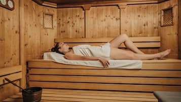 Sauna, hot tub, steam room