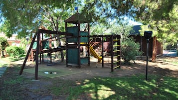 Área de juegos infantiles al aire libre