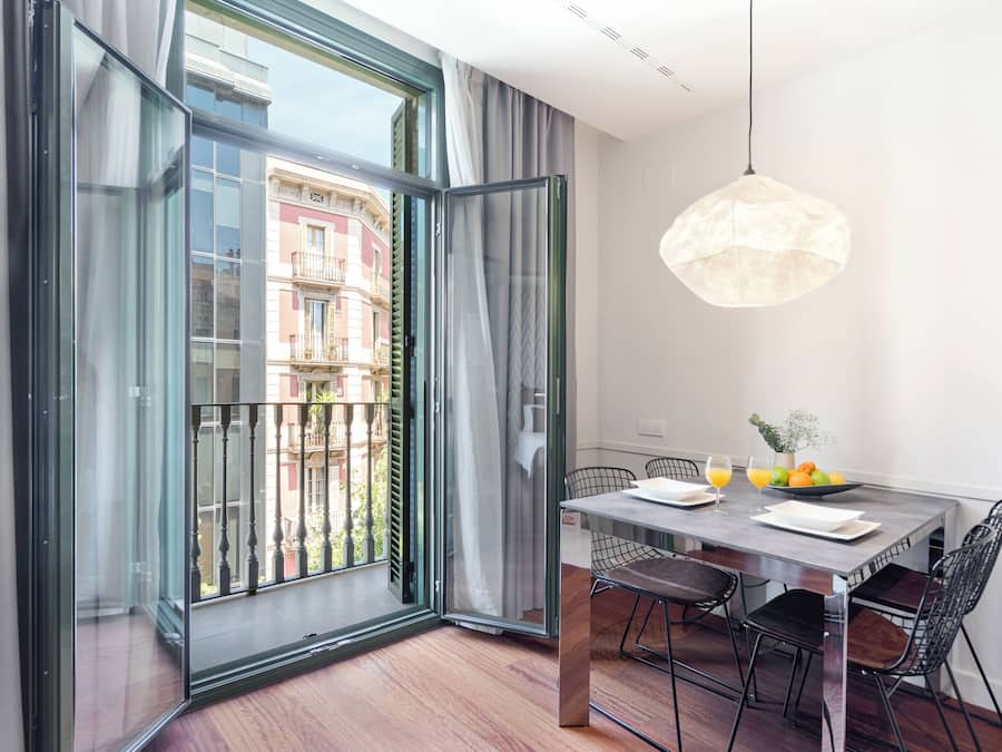 Televisi layar datar 42-inci dengan saluran TV satelit dan TV LED