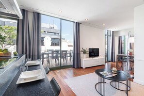 Penthouse, Courtyard View | Dining room