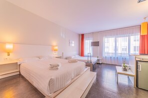 Superior Studio, Multiple Beds | In-room safe, soundproofing, free WiFi, bed sheets