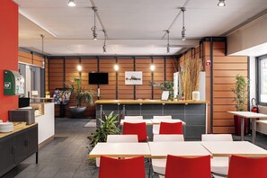 Breakfast buffet - Résidence Montempo Lyon Cité Internationale (Lyon)