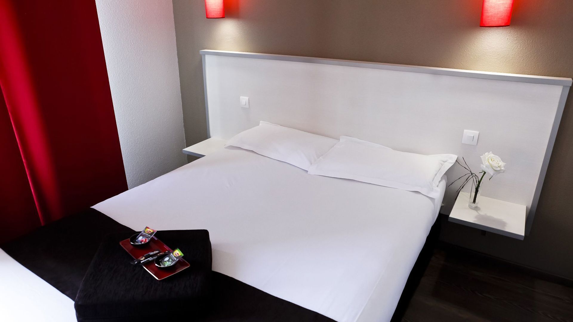 Desk, soundproofing, iron/ironing board, free WiFi