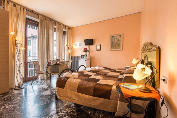 Individually decorated, desk, iron/ironing board, free WiFi - Soggiorno Fortezza Fiorentina (Florence)