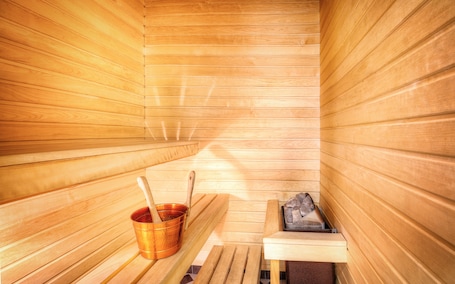 Two Connecting Twin Rooms with Sauna | Bathroom amenities | Free toiletries, hair dryer, bathrobes, towels