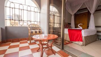 Standard Double Room, 1 Double Bed | 4 bedrooms, in-room safe, desk, free WiFi