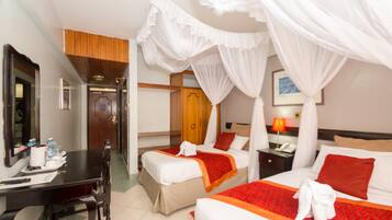 Twin Room, 2 Twin Beds | 4 bedrooms, in-room safe, desk, free WiFi