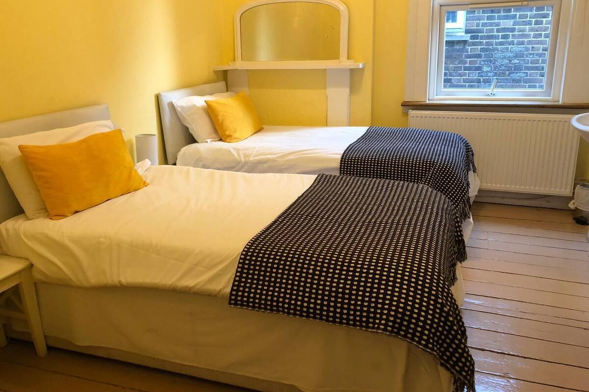 Basic Twin Room, Shared Bathroom | Desk, blackout drapes, iron/ironing board, WiFi (free)
