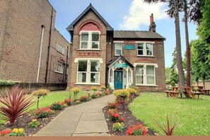 Property entrance - The Caspian (London)