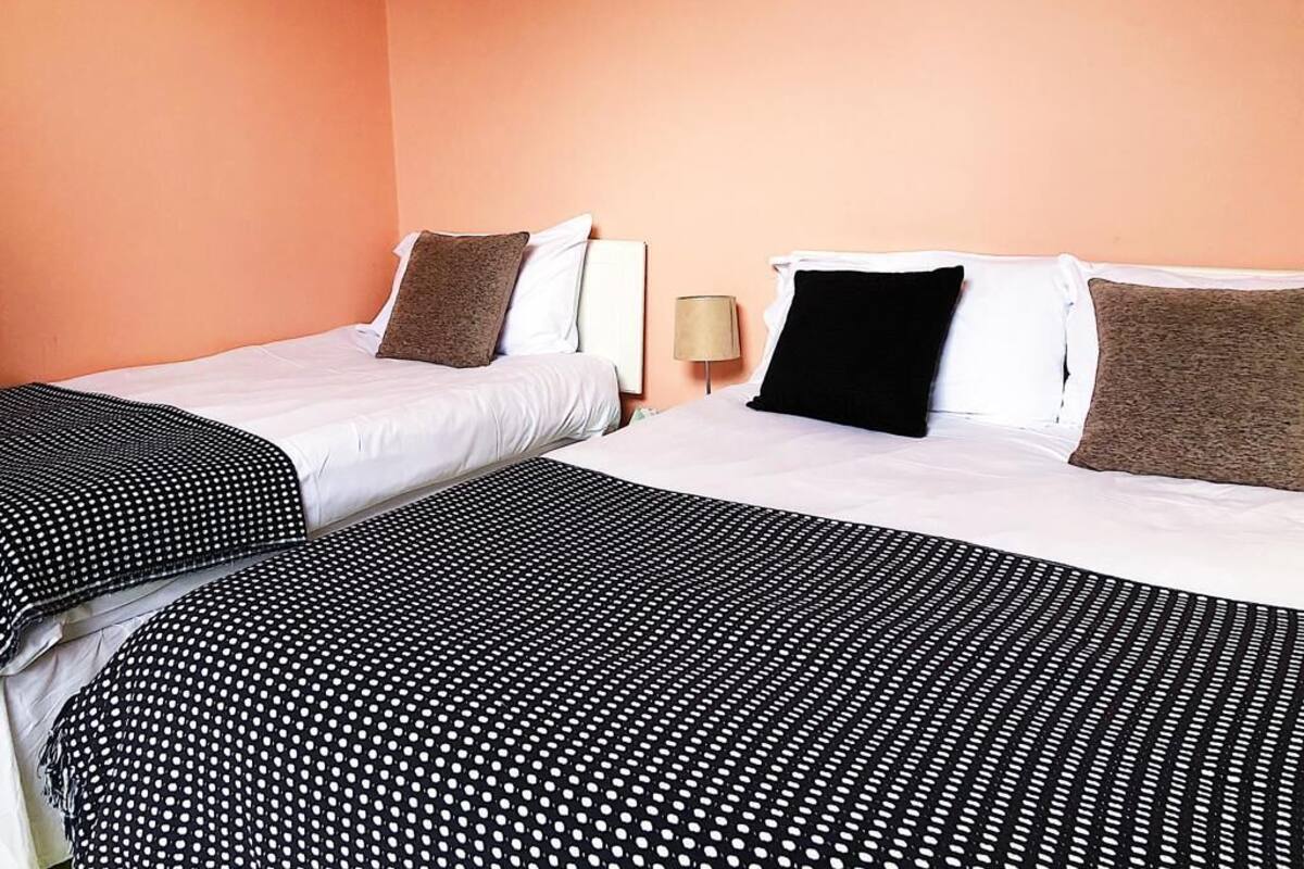 Triple Room, 1 Double Bed and 1 Single Bed | Desk, blackout drapes, iron/ironing board, WiFi (free)