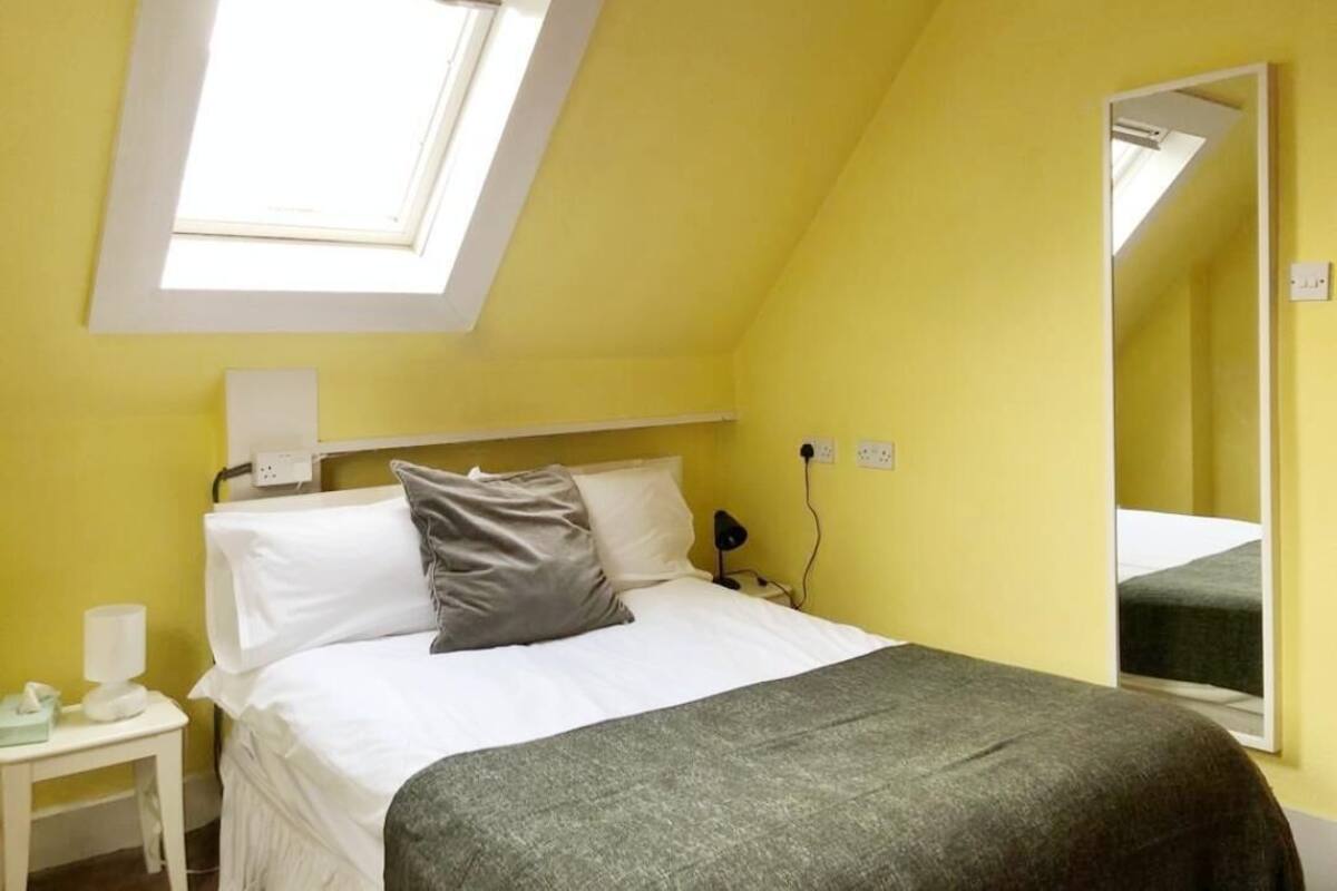 Basic Attic, 1 Double Room, Shared Bathroom | Desk, blackout drapes, iron/ironing board, WiFi (free)