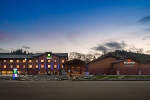 Exterior - Holiday Inn Express Klamath - Redwood Ntl Pk Area by IHG (Klamath)