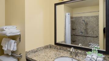 milieuvriendelijk toiletgerief, een haardroger, handdoeken