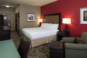 Hypo-allergenic bedding available, laptop workspace, blackout drapes - Holiday Inn Express Klamath - Redwood Ntl Pk Area by IHG (Klamath)