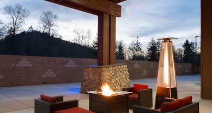 Holiday Inn Express Klamath - Redwood Ntl Pk Area by IHG