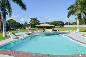 Utomhuspool