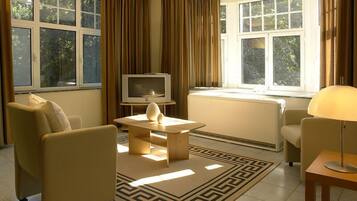 Premium bedding, minibar, desk, soundproofing