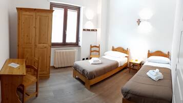 Twin Room, 2 Twin Beds | Free WiFi