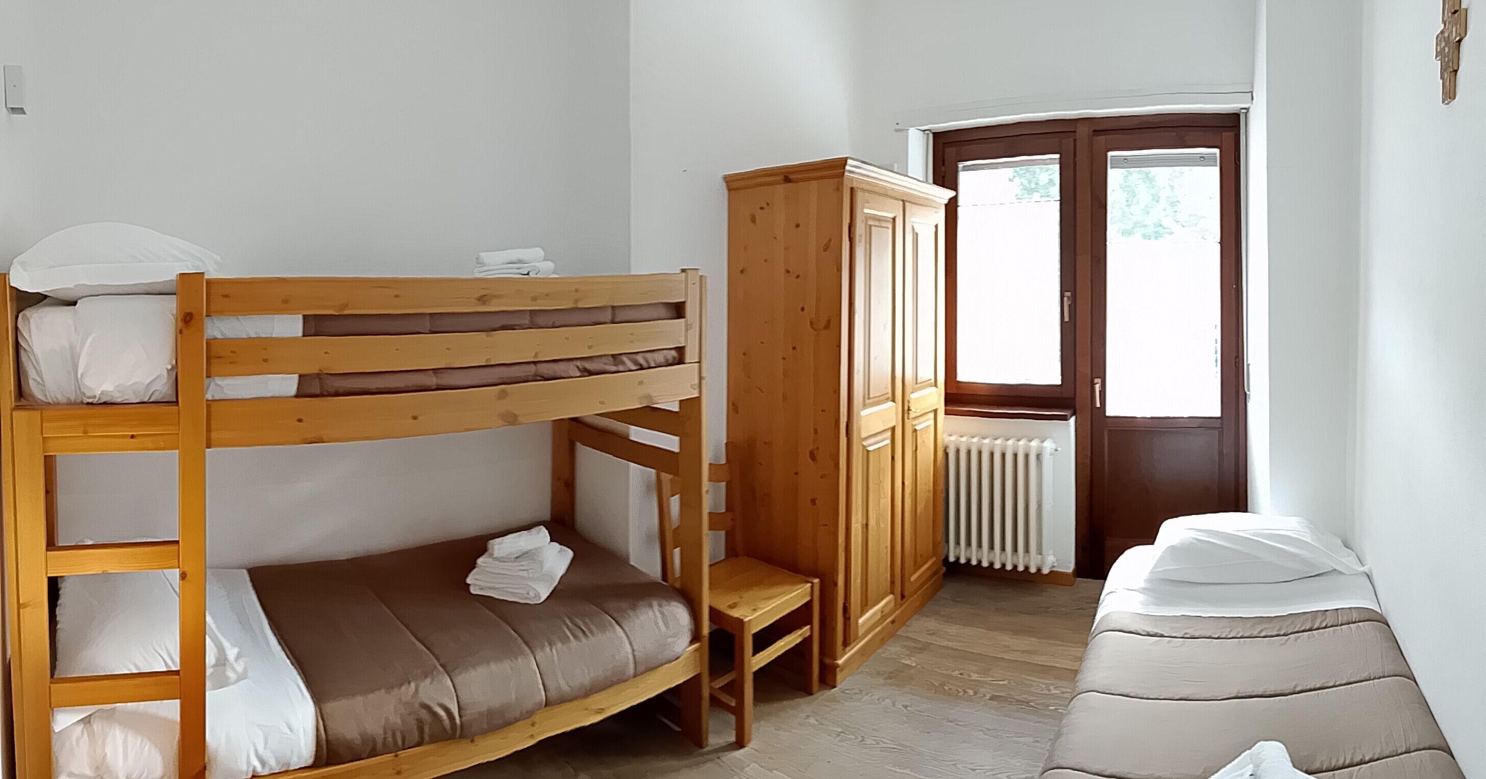 Triple Room | Down duvets, desk, free WiFi, bed sheets