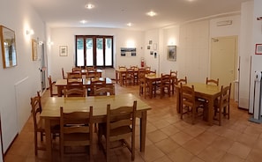 Déjeuner et dîner servis sur place, spécialités Cuisine régionale