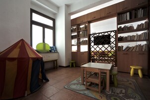 Área de estar no saguão