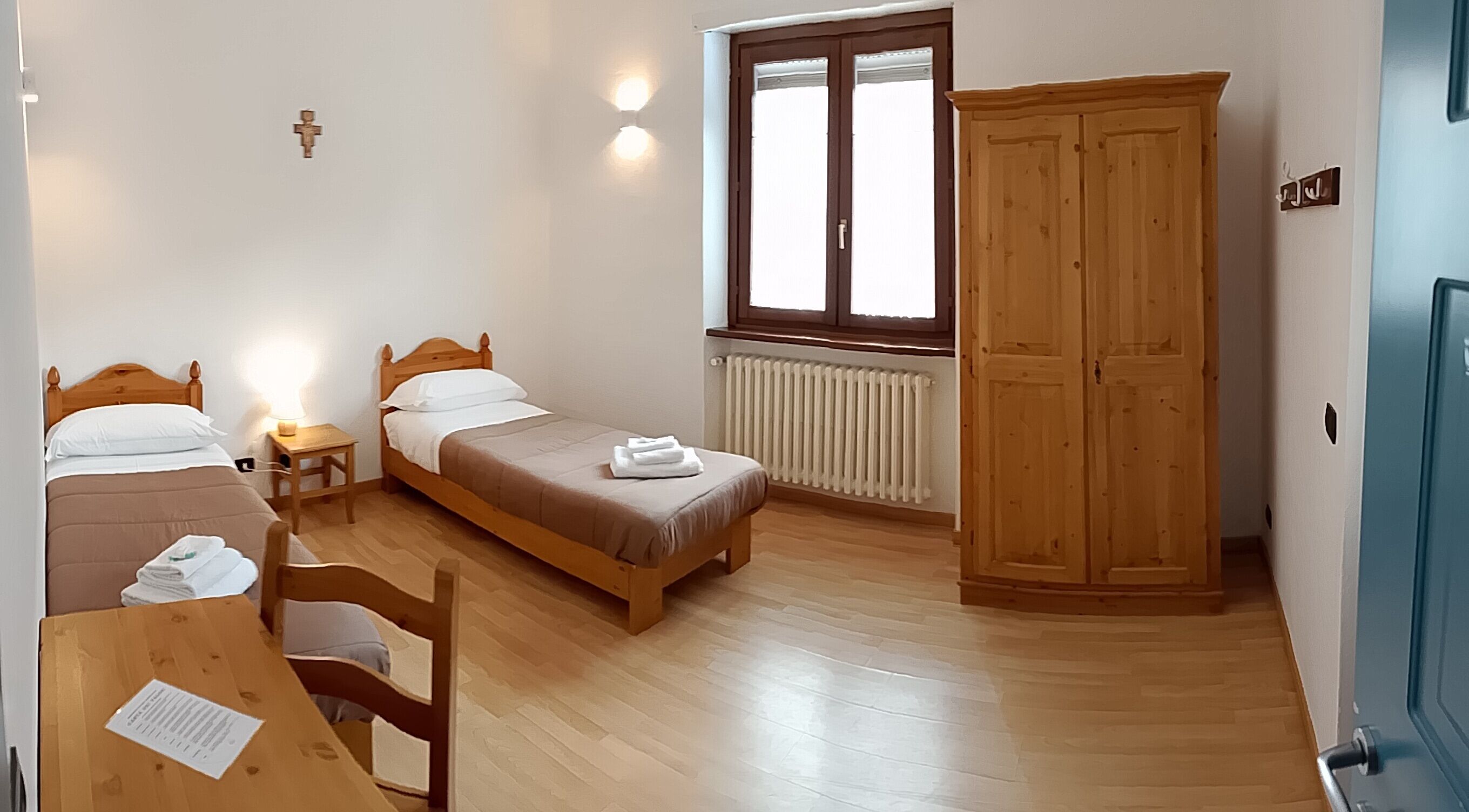 Double Room, 2 Single Beds, Shared Bathroom