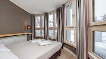 Chambre Quadruple Supérieure | Coffres-forts dans les chambres, bureau, draps fournis