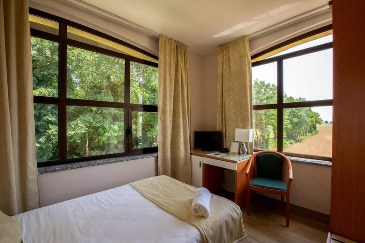 1 bedroom, minibar, desk, blackout curtains