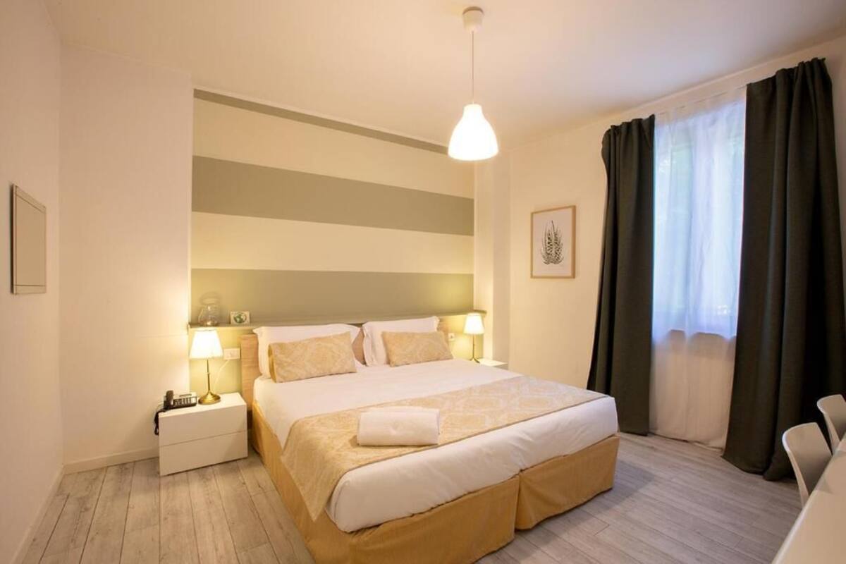 standard double room, 1 double bed | 1 bedroom, minibar, desk, blackout curtains