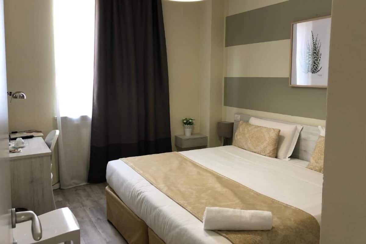 Minibar, desk, blackout curtains, free WiFi