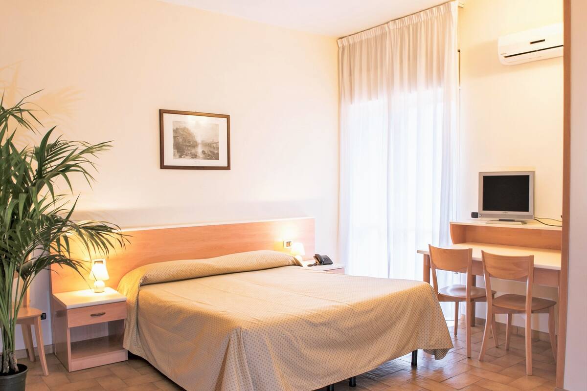 Standard Double Room | Egyptian cotton sheets, premium bedding, desk, rollaway beds (surcharge)