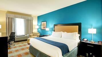 1 bedroom, premium bedding, in-room safe, desk