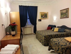 Egyptian cotton sheets, down duvets, in-room safe, desk - Hotel Ventura Rome (Rome)