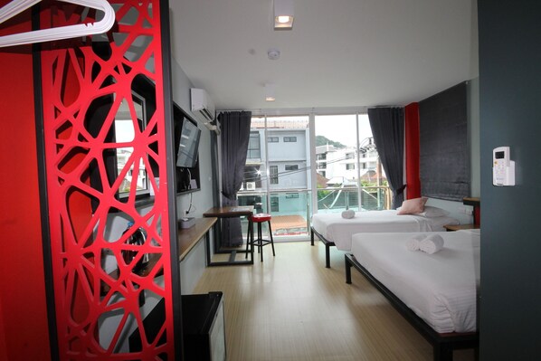 Triple Room | In-room safe, soundproofing, free WiFi, bed sheets