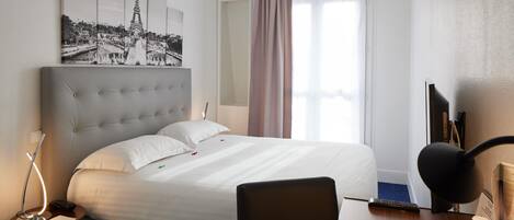 Premium bedding, desk, iron/ironing board, free WiFi