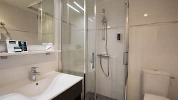 Ducha, artículos de tocador gratuitos, secador de pelo, toallas