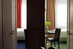 Premium bedding, desk, iron/ironing board, free WiFi