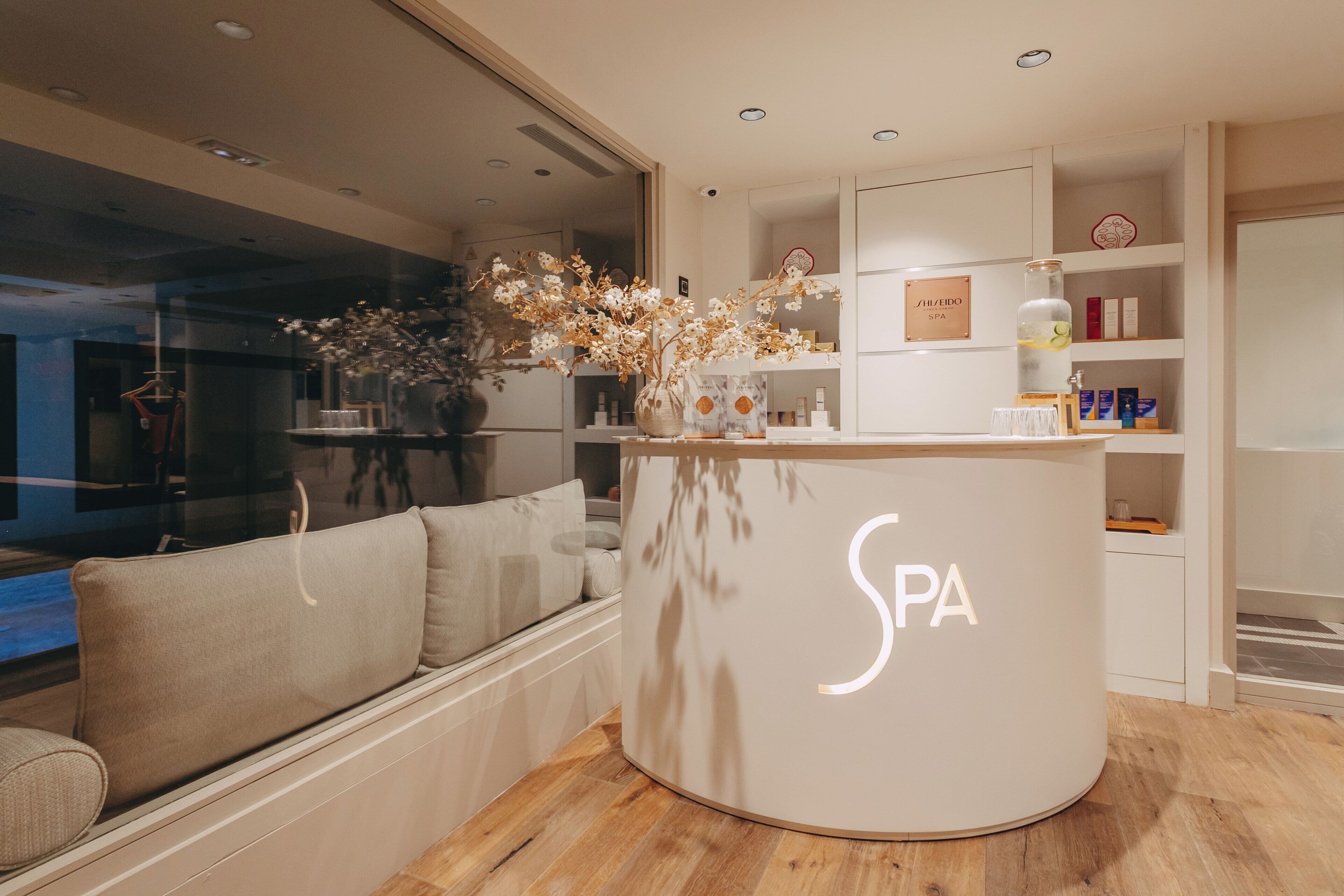 Sauna, steam room, body treatments, hot stone massages