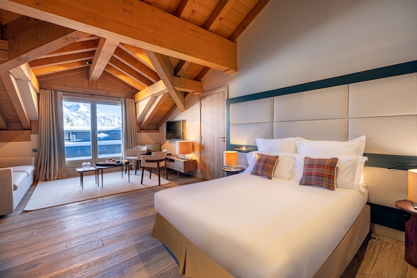 Penthouse, Mountain View | Peralatan tempat tidur premium, bar mini, meja