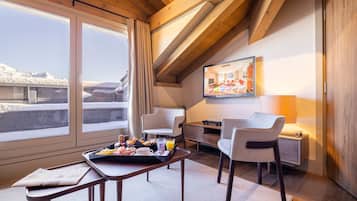 Penthouse, Mountain View | Living area | 100-cm flat-screen TV with cable channels, TV, pay movies