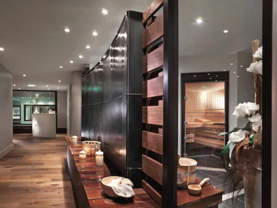 Een sauna, een stoombad, een Turks bad/hammam, lichaamsbehandelingen