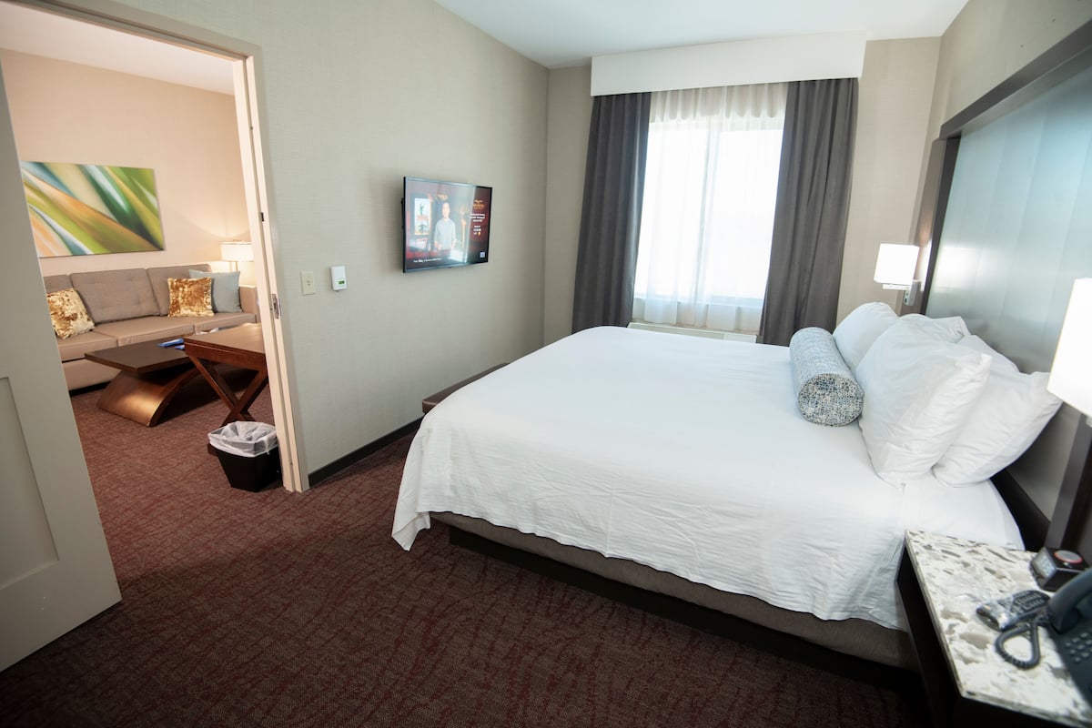 Junior Bay Suite | 1 bedroom, premium bedding, in-room safe, iron/ironing board